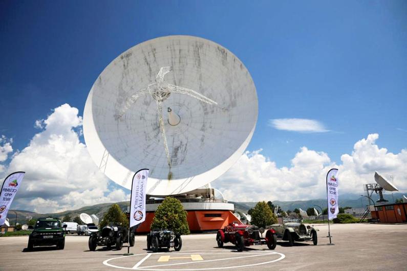 Gianni Riccobono, Director of the Fucino Space Centre, centre right, with Felice Graziani, organiser of the event. On the right the Mayor of Avezzano, Giovanni Di Pangrazio, on the left the provincial Councillor Gianluca Alfonsi. 