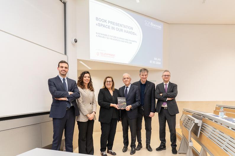 Clelia Iacomino e Mattia Pianorsi, Ricercatori del SeeLab, Simonetta di Pippo, Luigi Pasquali, Paolo Nespoli e Gabriele Pieralli.