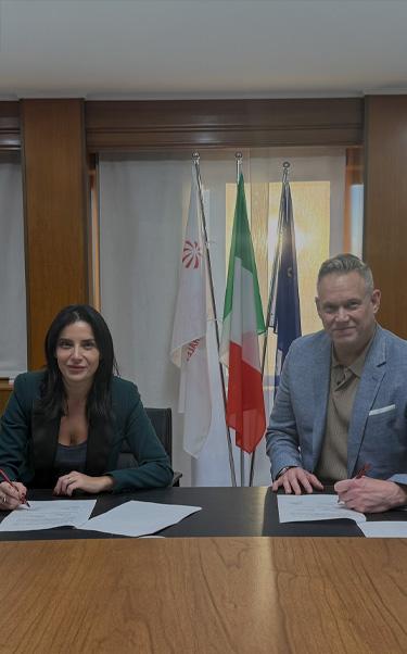 umbraegeos_hero-mobile