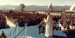 24 March 1985 -Pope John Paul II's visits the Fucino Space Centre and sends a message of peace to all workers 24 March 1985 -Pope John Paul II's visits the Fucino Space Centre and sends a message of peace to all workers